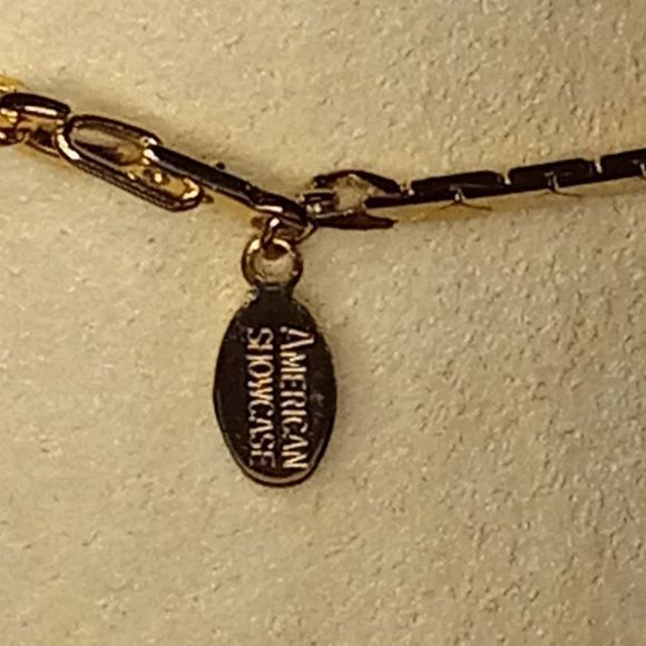 Vintage‎ American Showcase Korea Gold Tone Bracelet - Picture 3 of 3